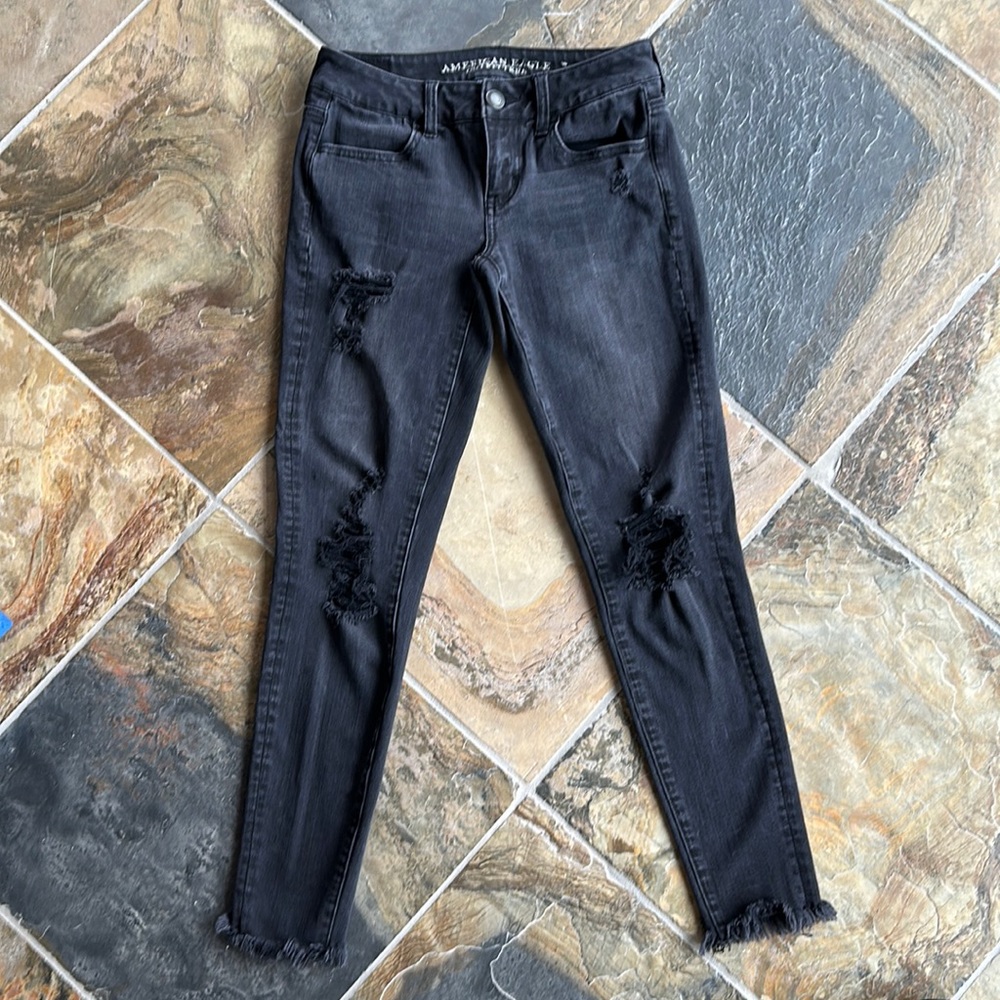 American Eagle Super Low Stretch Jegging Distressed Black Size 4